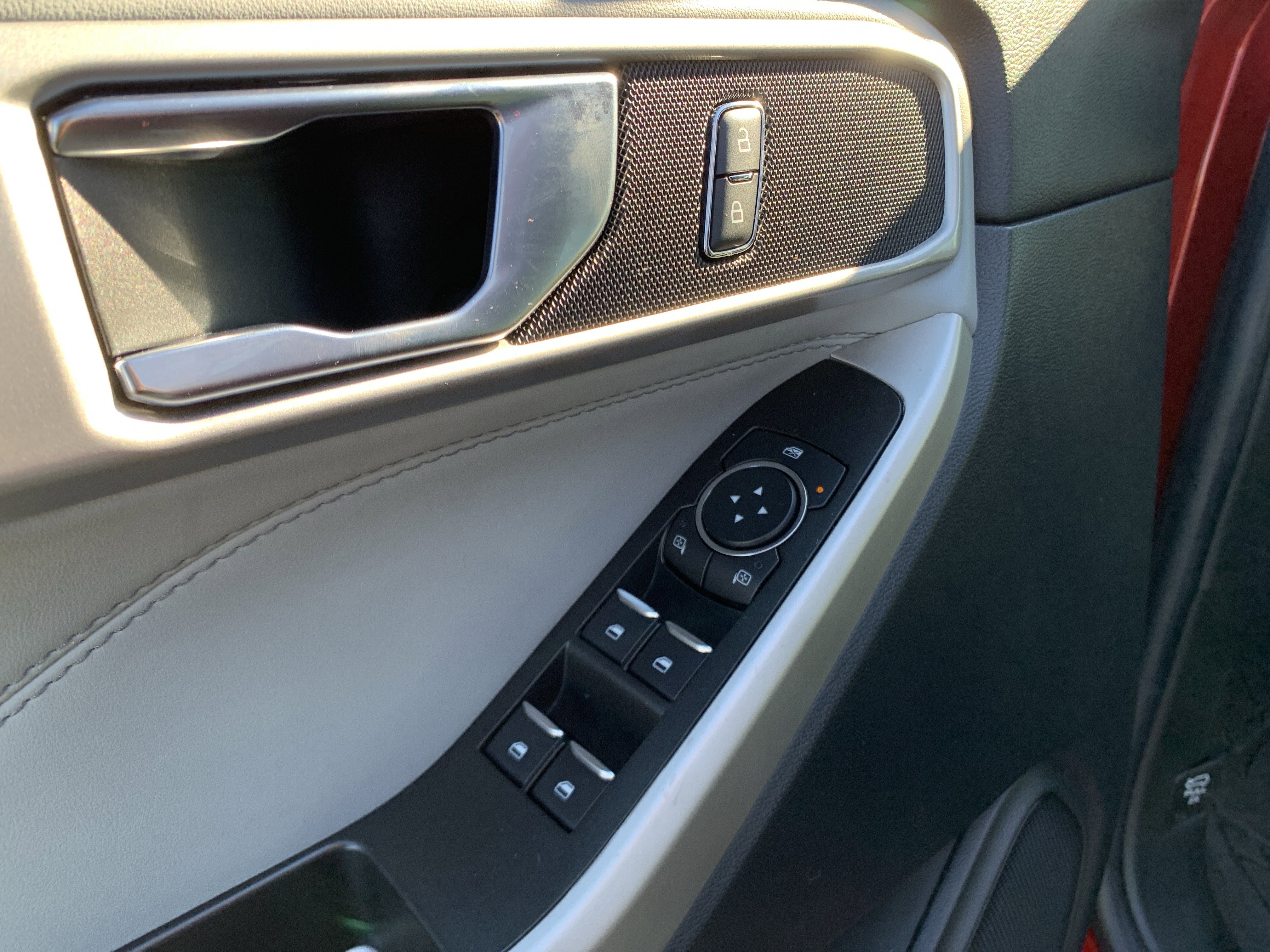 Used 2022 Ford Explorer XLT w/ Equipment Group 202A image 15