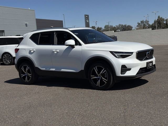 Used 2025 Volvo XC40 B5 Core image 4