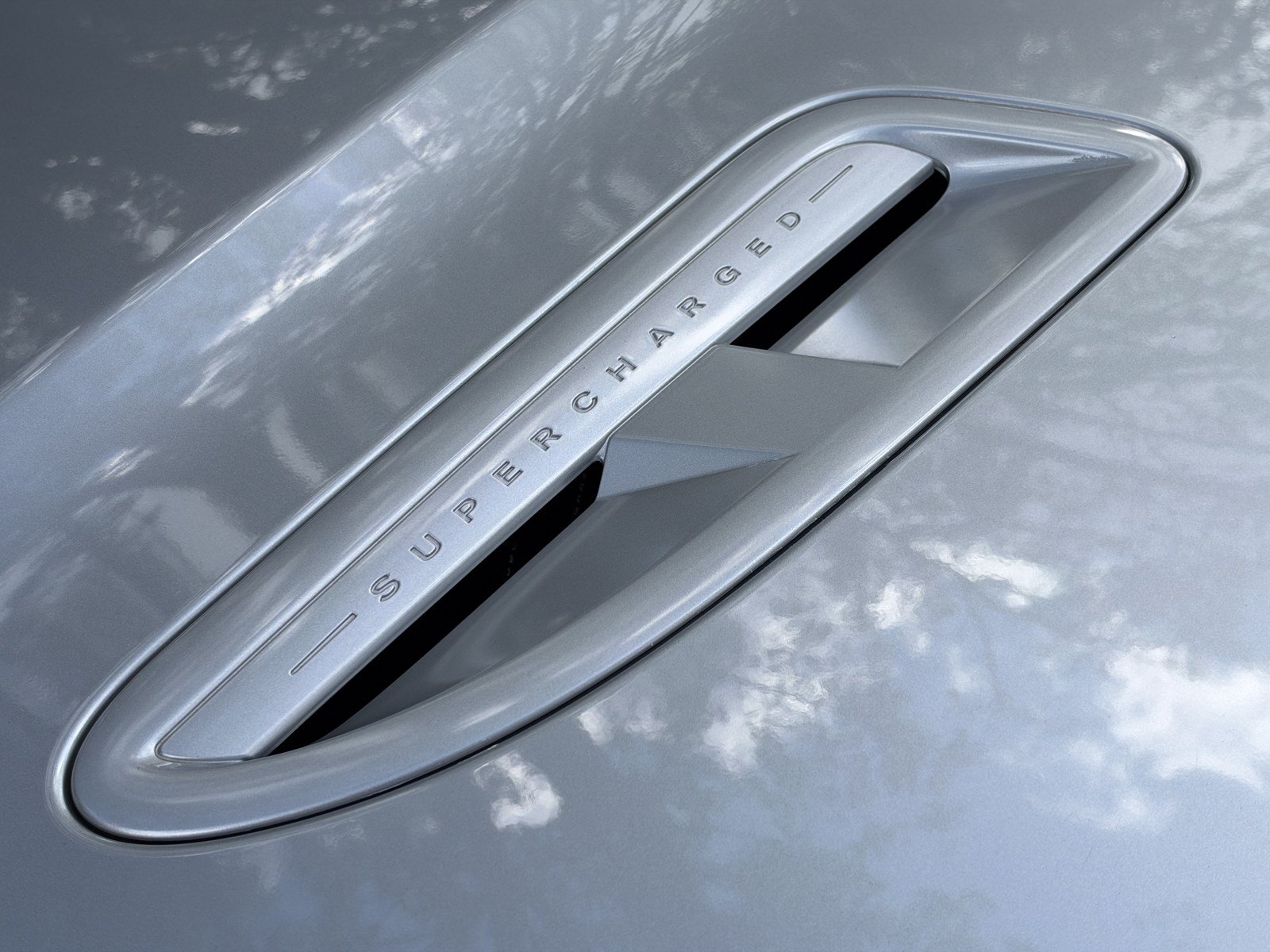 Used 2019 Jaguar XJ R RWD image 10