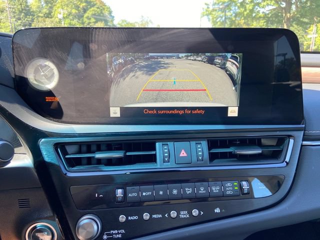 Used 2023 Lexus ES 300h w/ Luxury Package FWD image 19