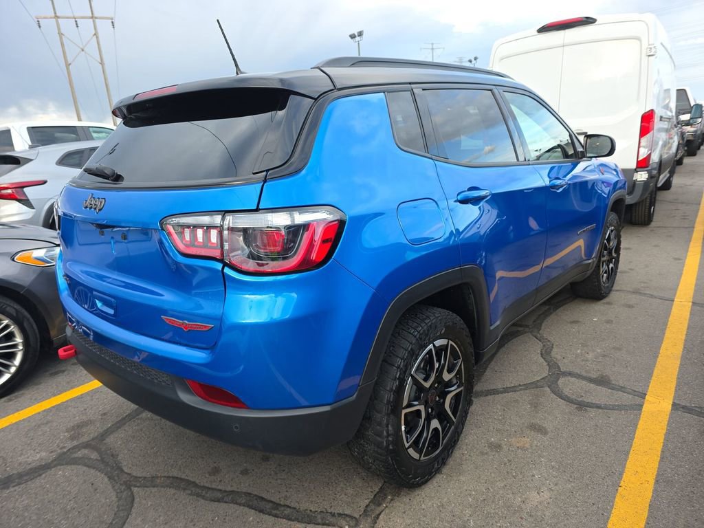 Used 2025 Jeep Compass Trailhawk image 2