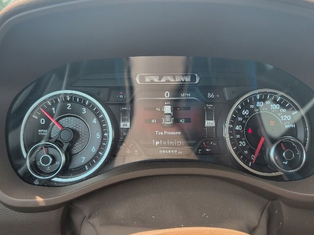 Used 2019 RAM 1500 Laramie AWD/4WD image 16