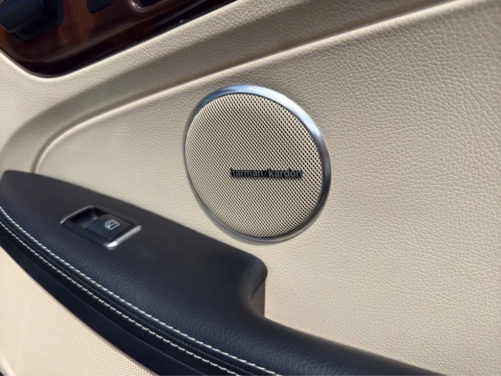 Used 2012 Mercedes-Benz SLK 350 image 25