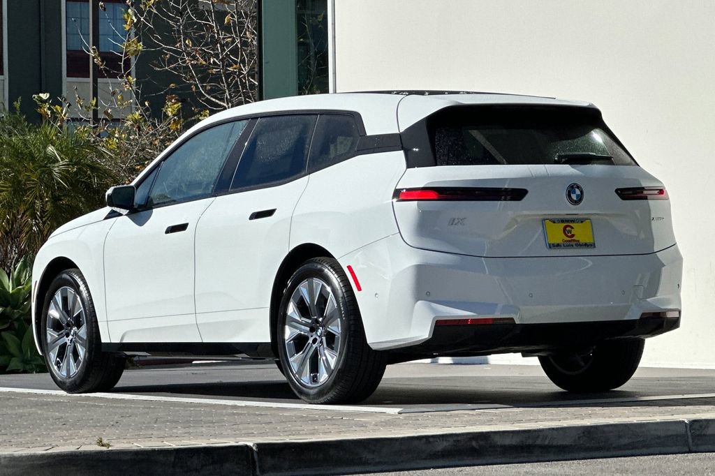 New 2026 BMW iX xDrive60 w/ Premium Package image 5