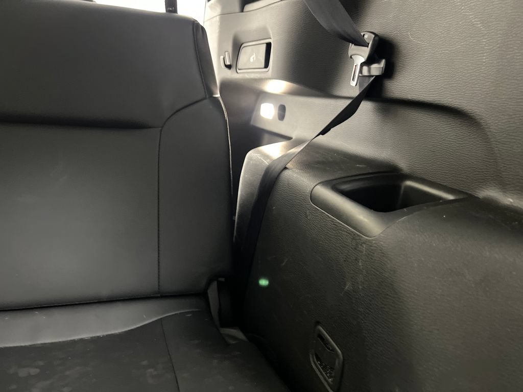 Used 2025 Mitsubishi Outlander SE FWD image 39