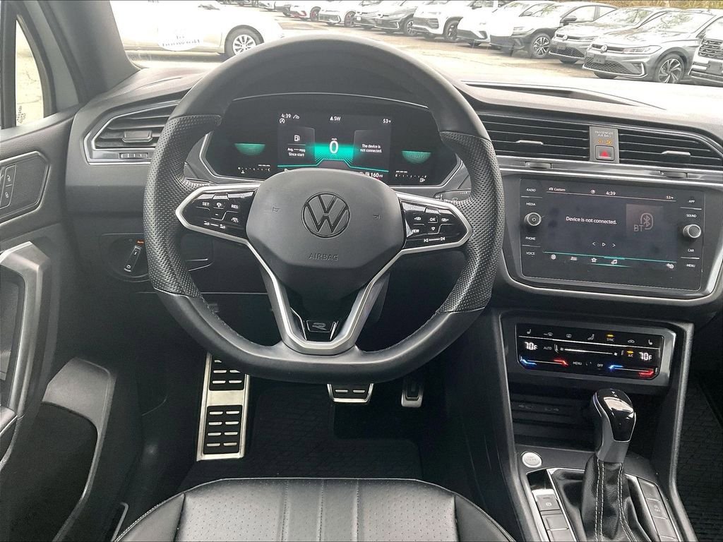 Used 2023 Volkswagen Tiguan SE R-Line AWD/4WD image 17