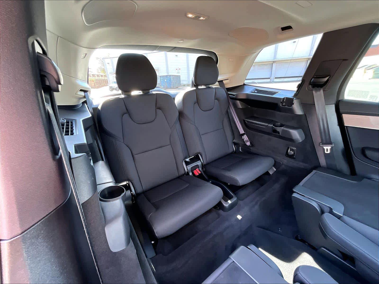 Used 2026 Volvo XC90 B6 Plus w/ Protection Package AWD/4WD image 31