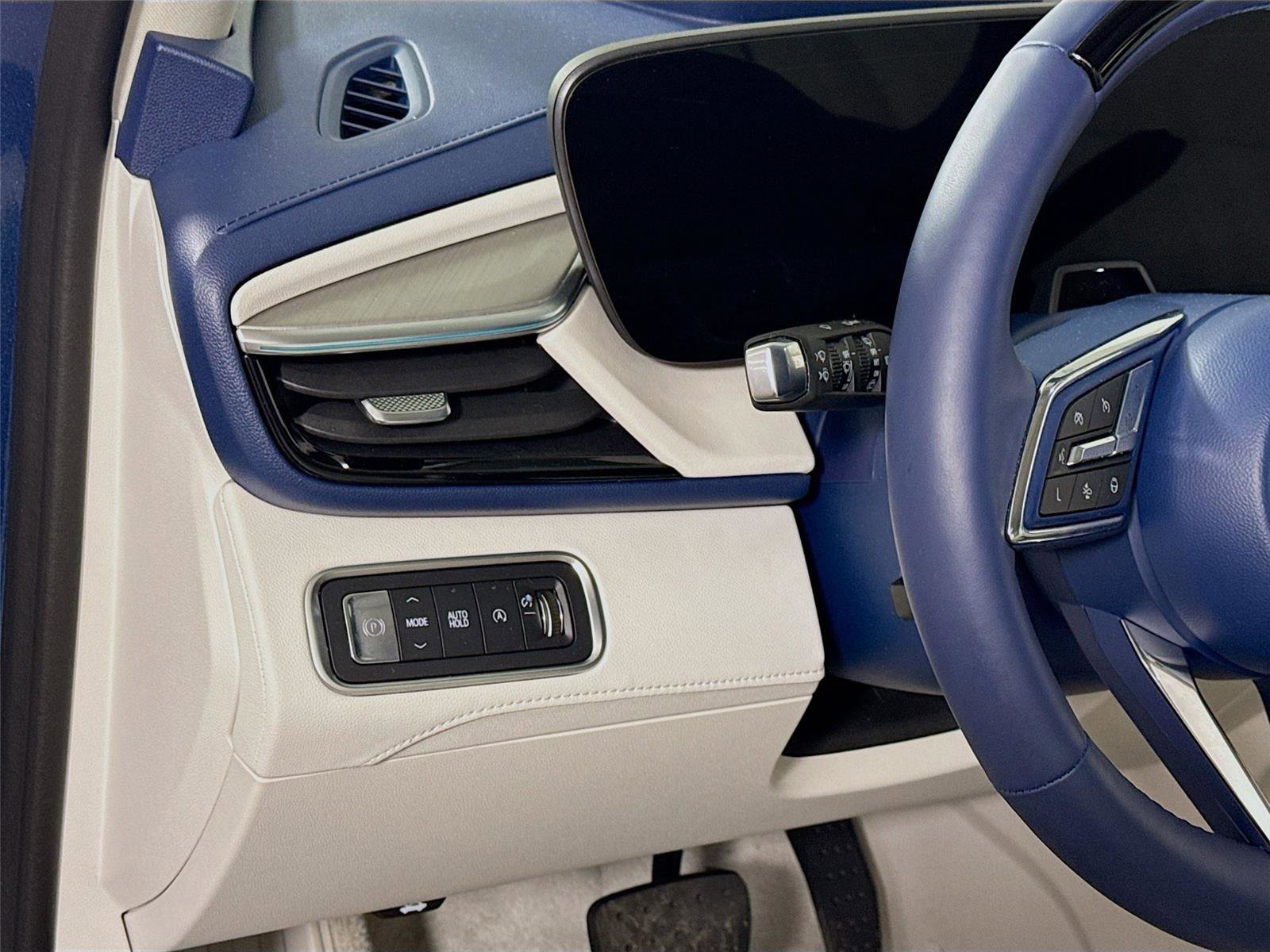 Used 2025 Buick Enclave Avenir w/ Super Cruise Package image 4