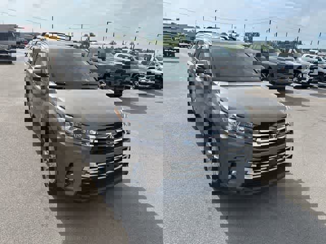 Used 2017 Toyota Highlander Limited AWD/4WD image 22