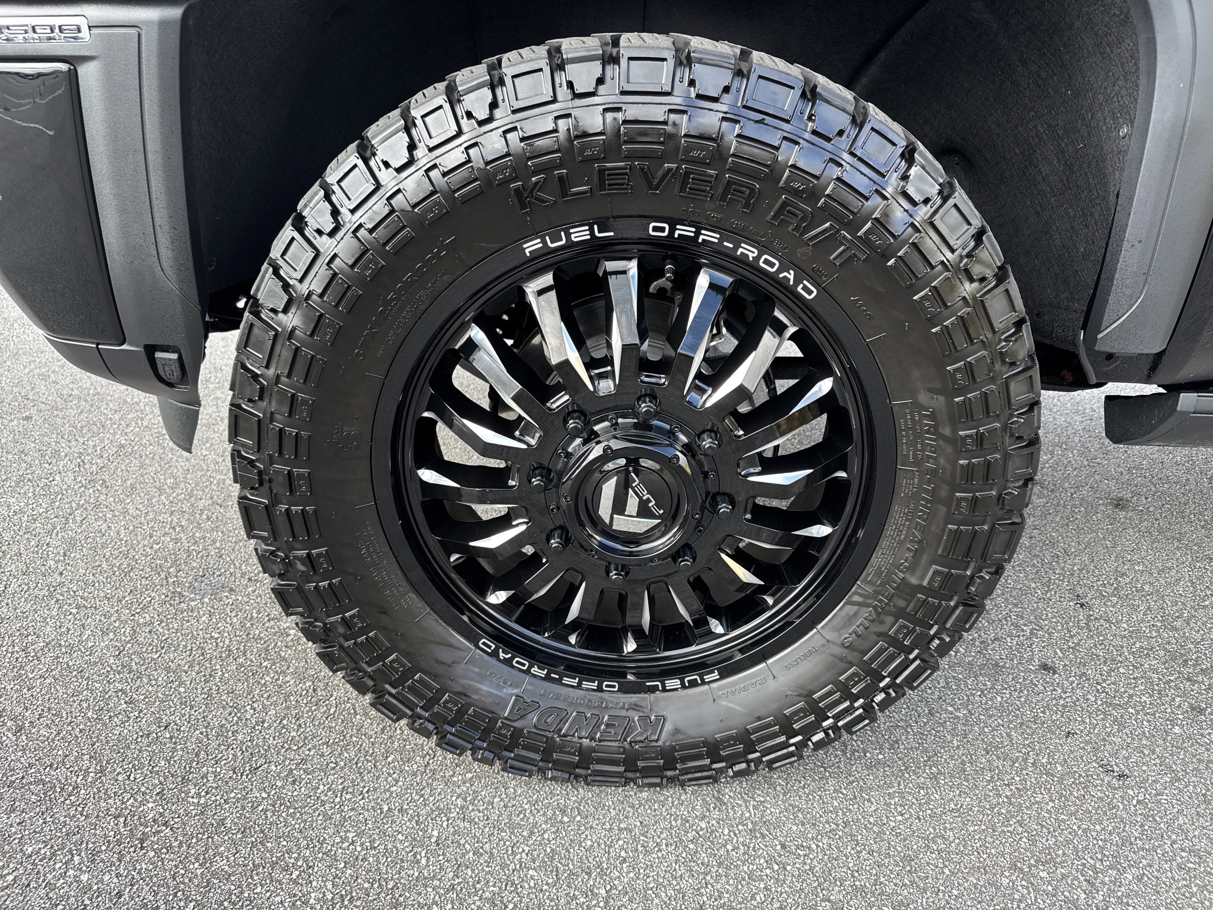 Used 2024 GMC Sierra 3500 Denali w/ Denali Reserve Package image 13