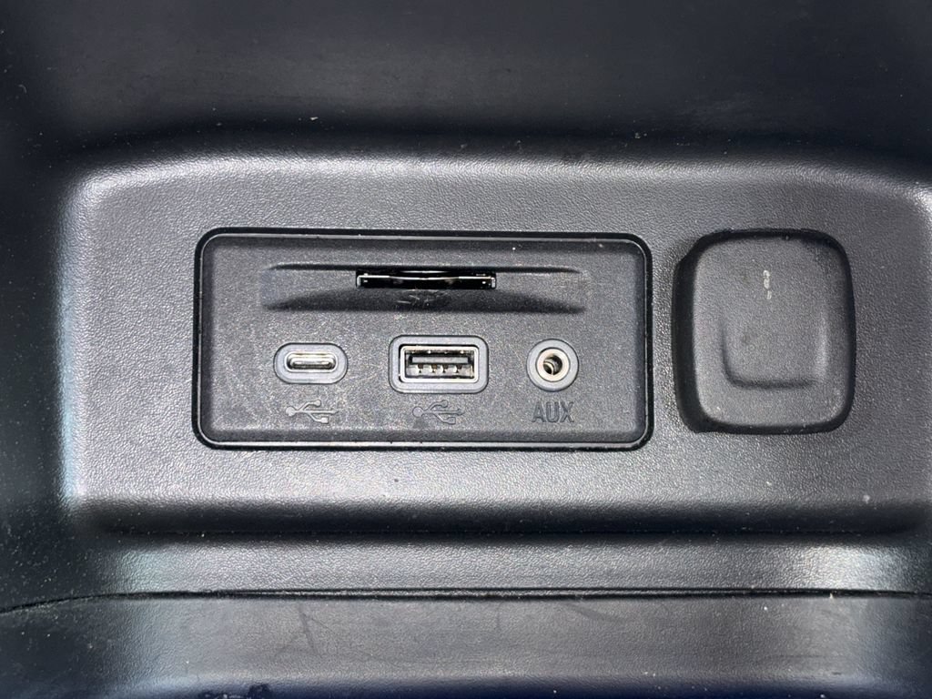 Used 2023 Chevrolet Equinox RS w/ RS Leather Package FWD image 18