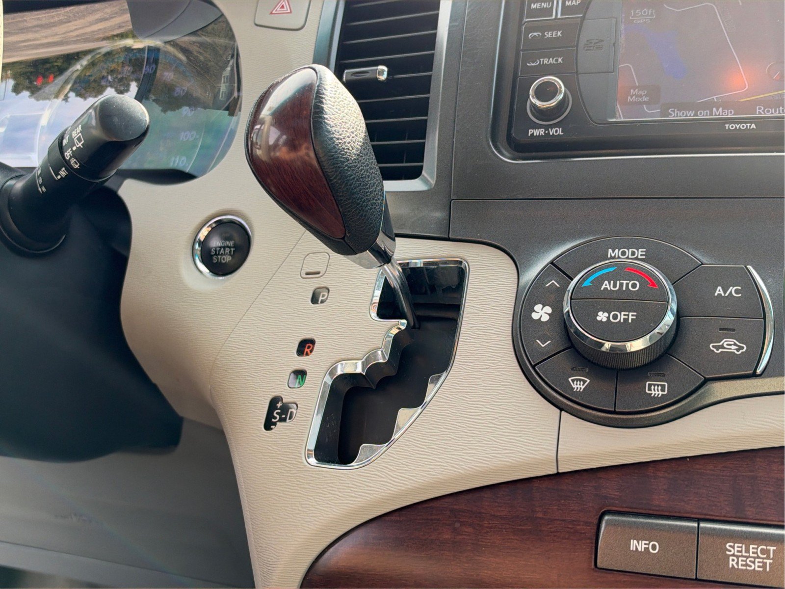 Used 2014 Toyota Sienna XLE FWD image 47