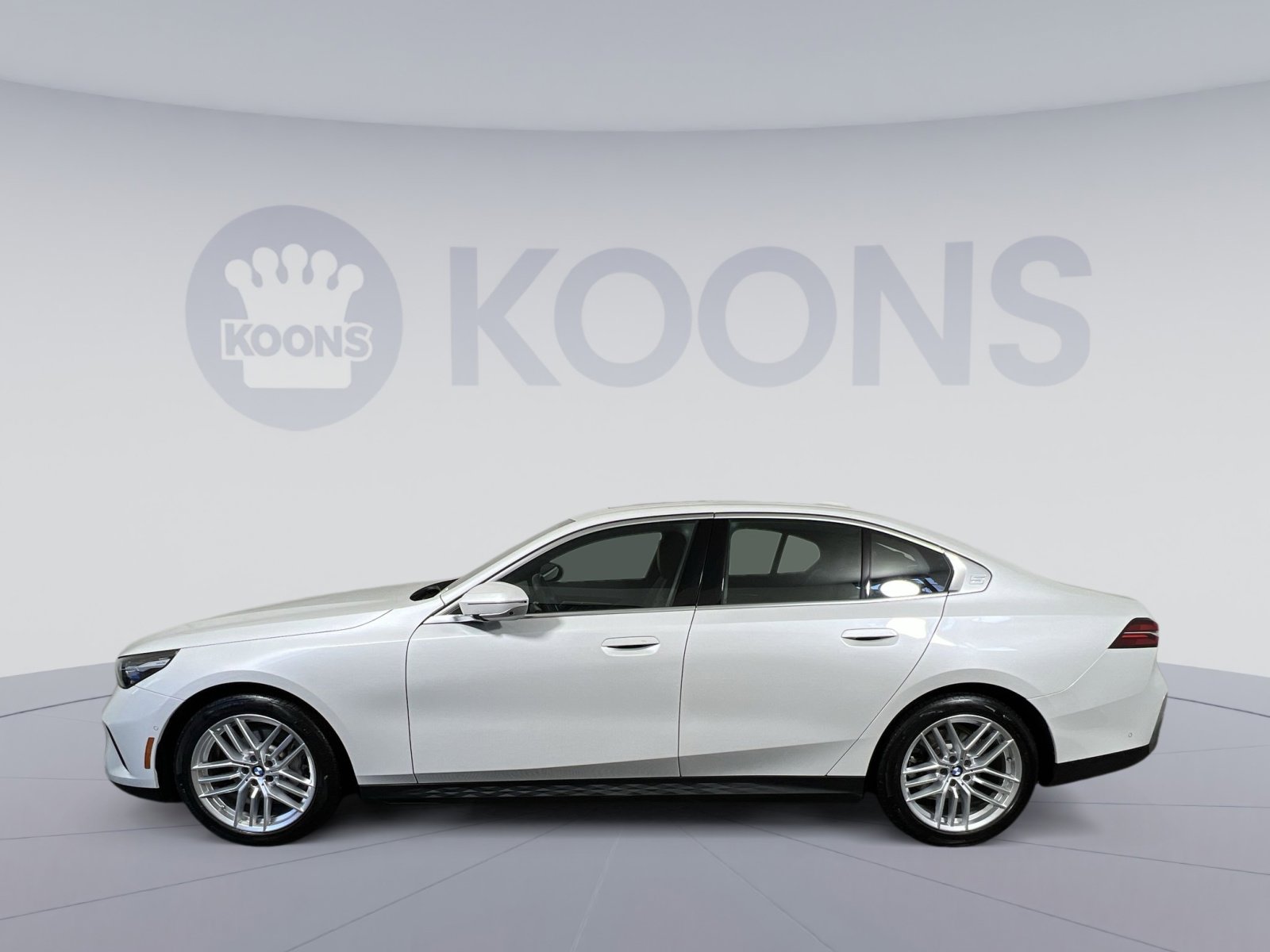 Used 2025 BMW 530i xDrive AWD/4WD image 7