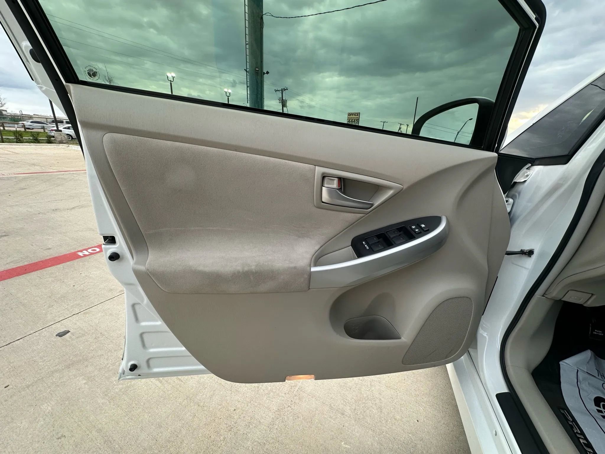 Used 2014 Toyota Prius Three image 29