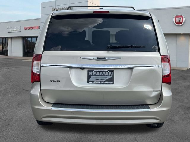 Used 2014 Chrysler Town & Country Touring FWD image 6