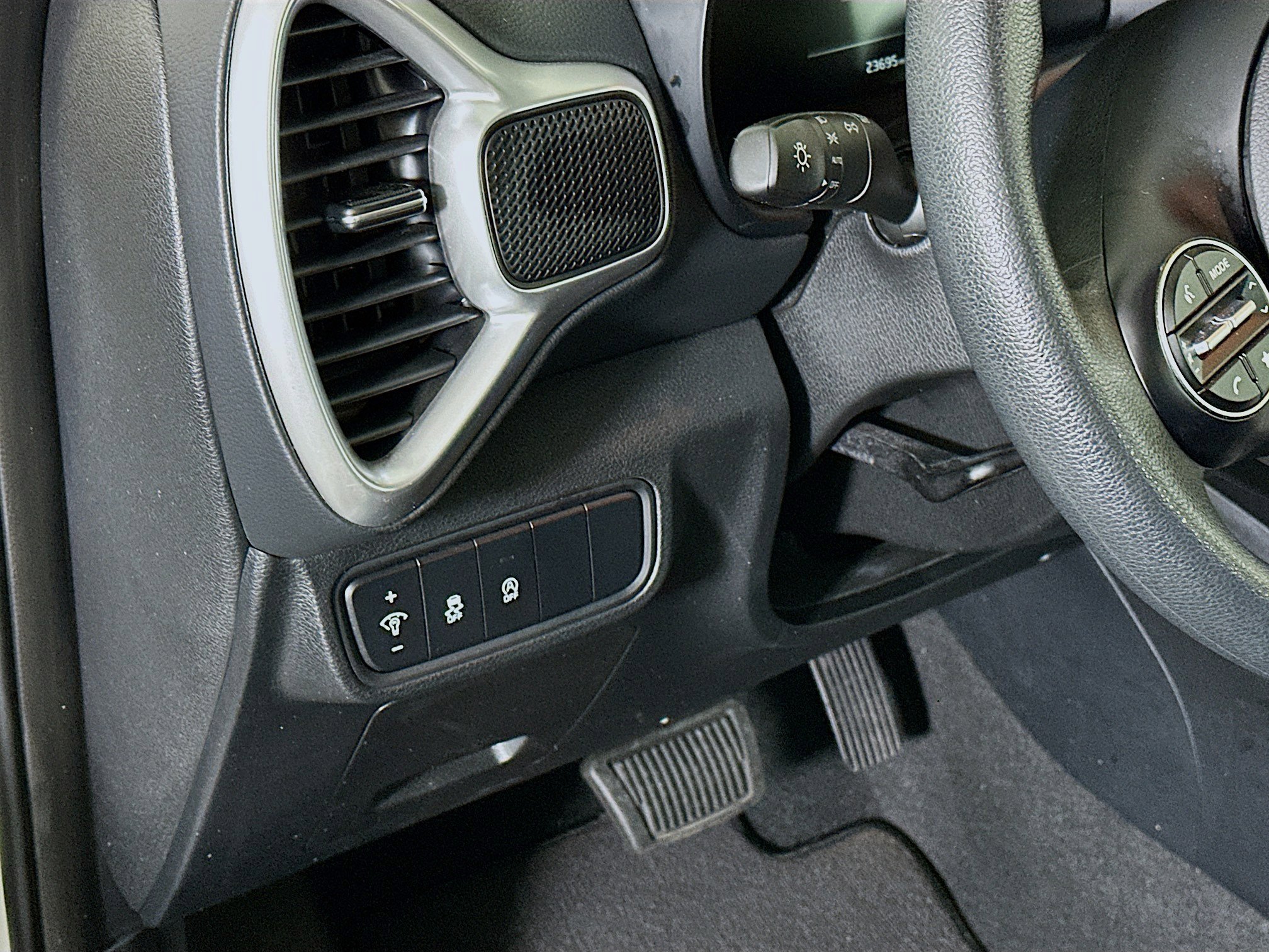 Used 2025 Kia Soul LX w/ LX Technology Package image 17