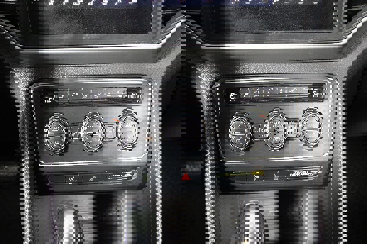 Used 2021 Volkswagen Atlas Cross Sport SE w/ Panoramic Sunroof Package image 19