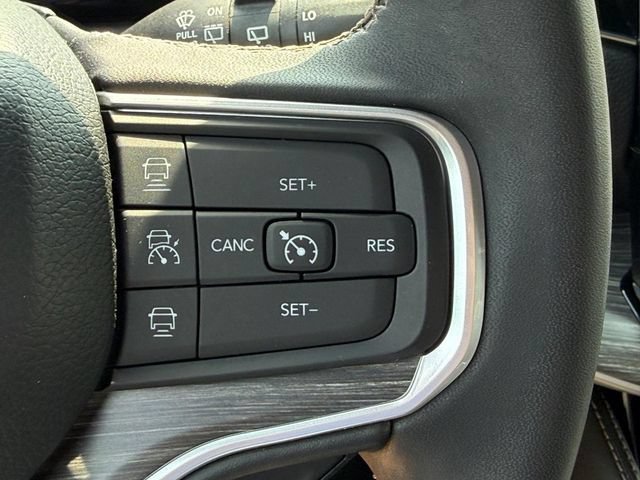 Used 2024 Jeep Wagoneer Series III AWD/4WD image 26