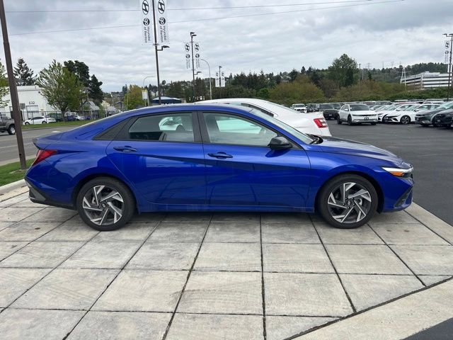 Certified 2025 Hyundai Elantra Sport FWD image 4
