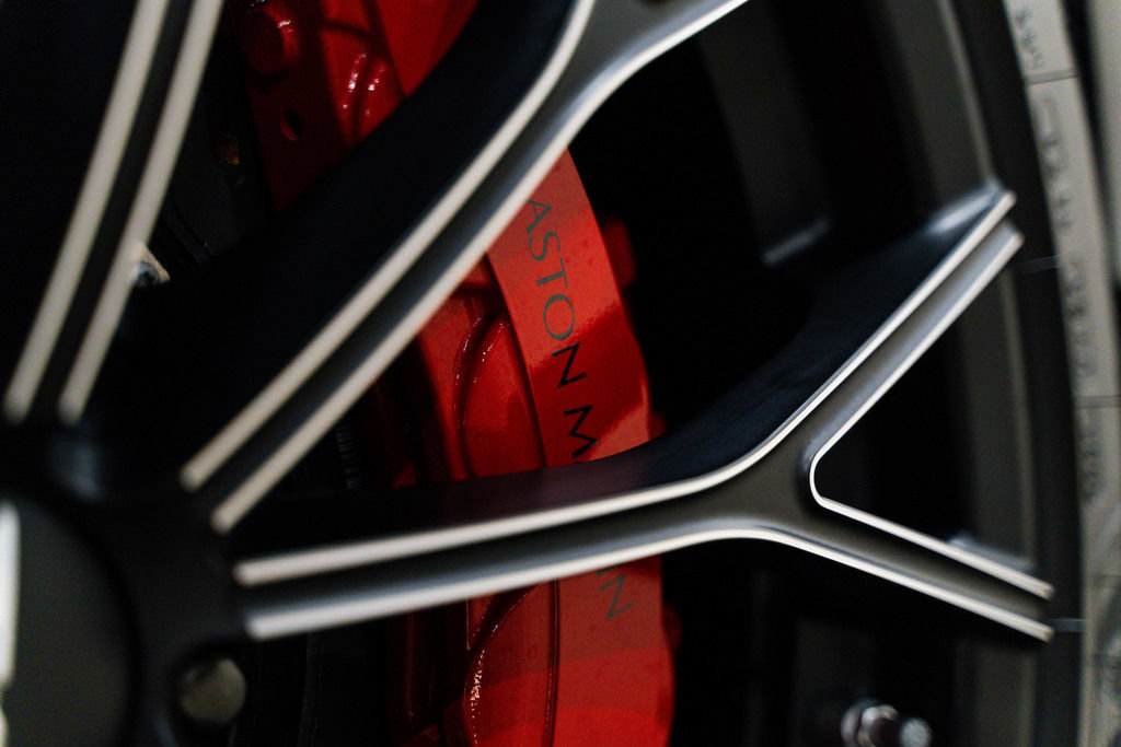Used 2023 Aston Martin V12 Vantage RWD image 91