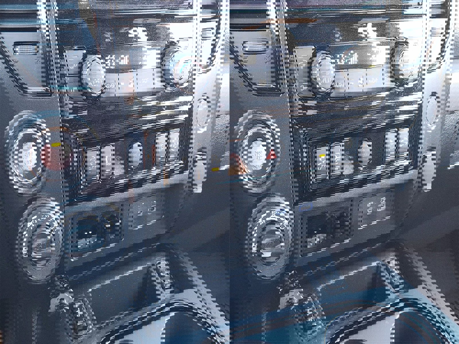 Used 2024 Nissan Titan PRO-4X w/ Pro-4x Convenience Package image 20