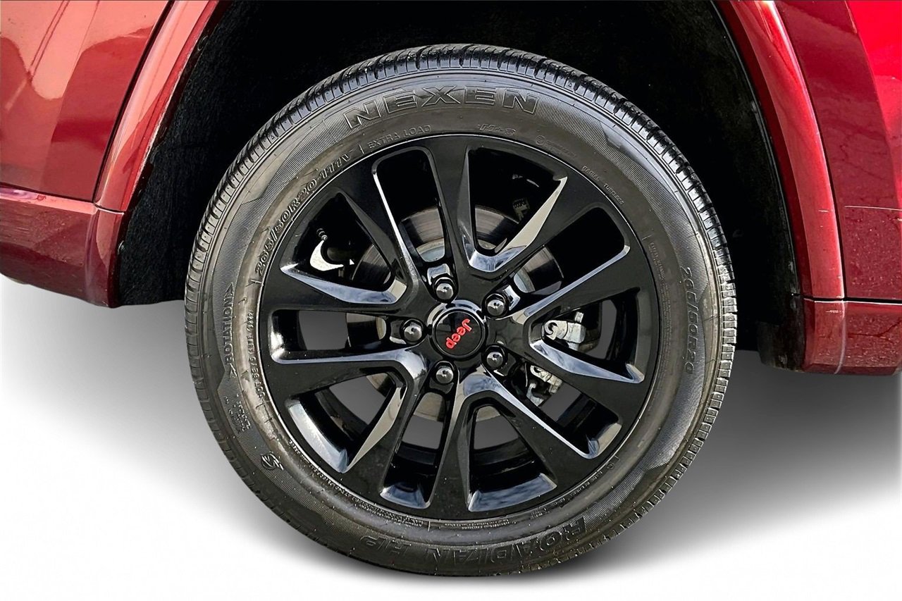 Certified 2018 Jeep Grand Cherokee Altitude image 34