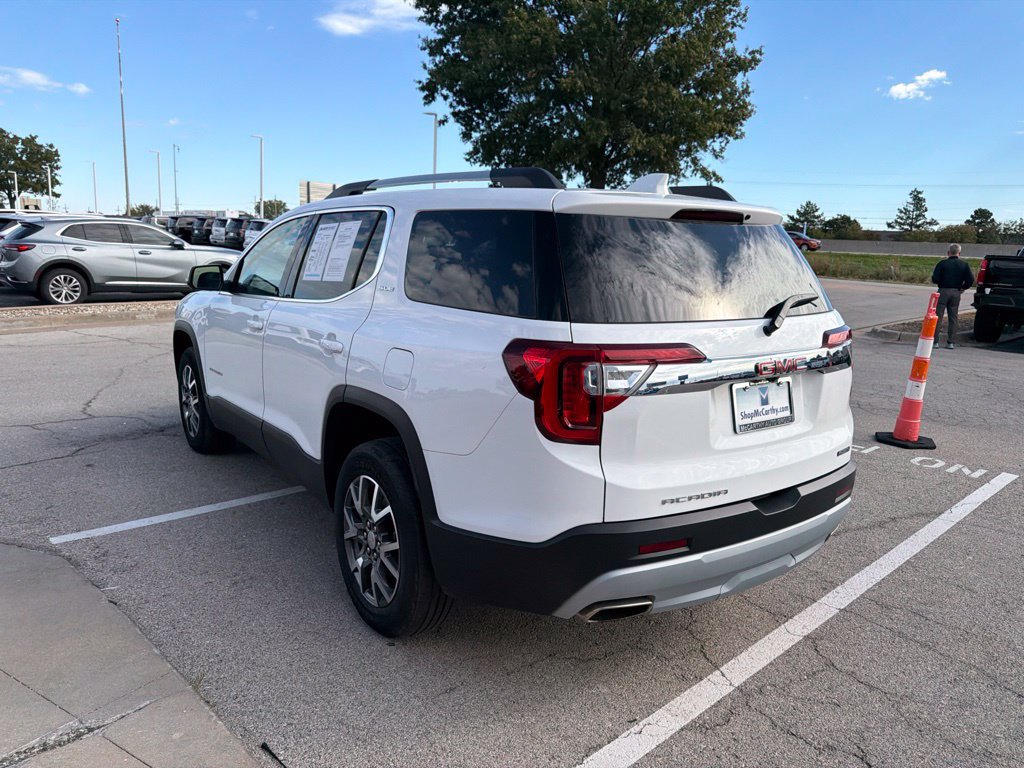 Used 2023 GMC Acadia SLE w/ Driver Convenience Package FWD image 5