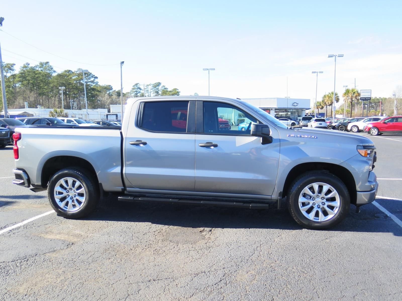 Used 2023 Chevrolet Silverado 1500 Custom image 2