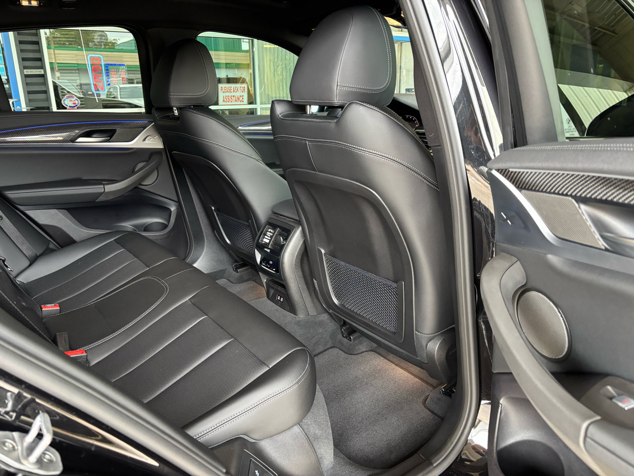 Used 2025 BMW X4 M40i w/ Premium Package image 24