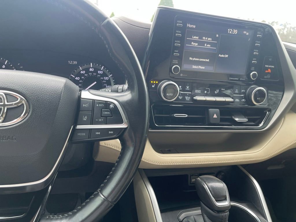 Used 2020 Toyota Highlander XLE image 49