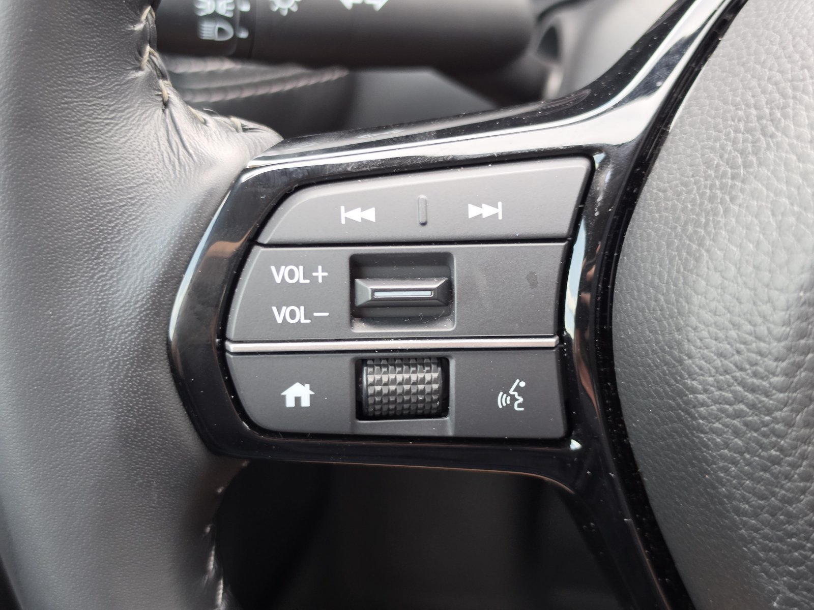 Certified 2026 Honda HR-V EX-L image 17