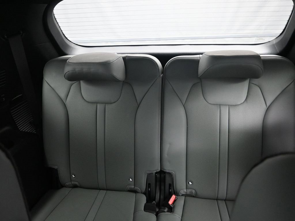 Certified 2025 Kia Sorento SX Prestige w/ Sage Leather Package image 33