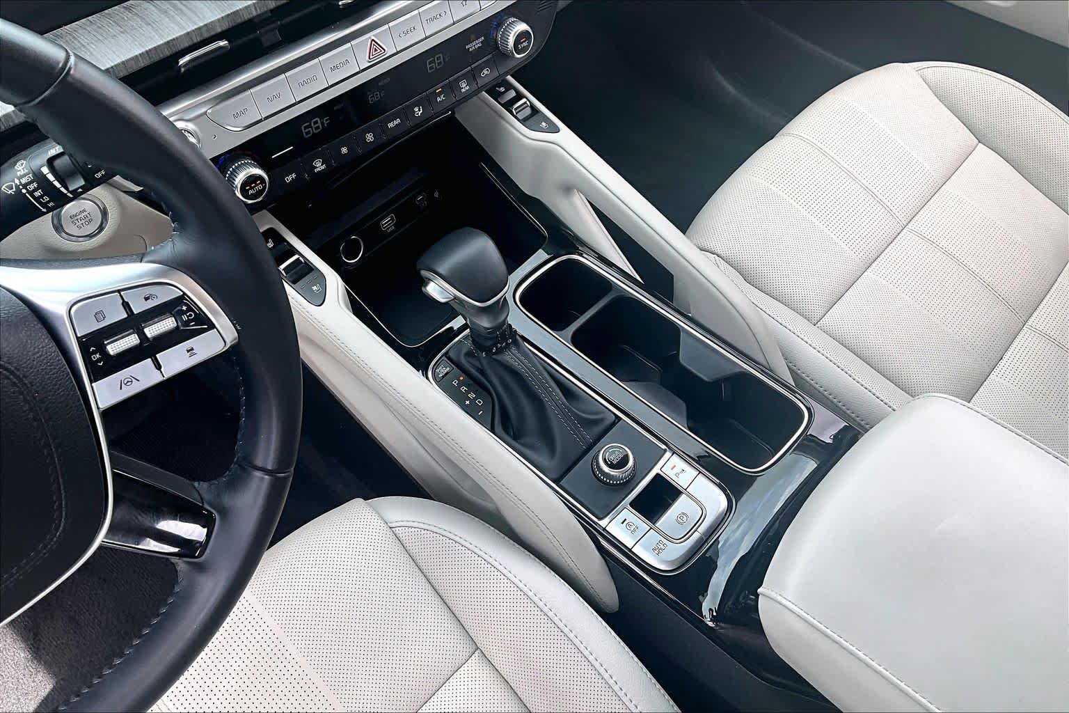 Used 2024 Kia Telluride EX w/ EX Captain's Chair Package image 16
