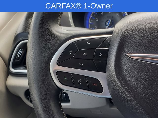 Used 2023 Chrysler Pacifica Touring-L FWD image 16