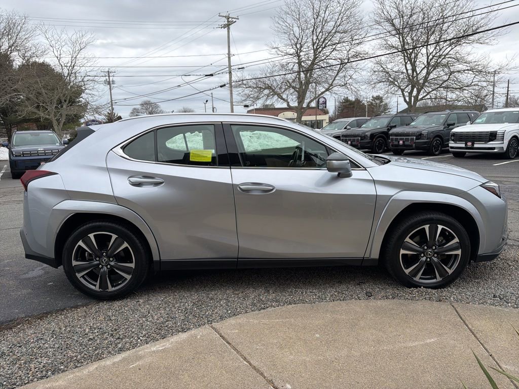Used 2023 Lexus UX 250h AWD w/ Premium Package image 4