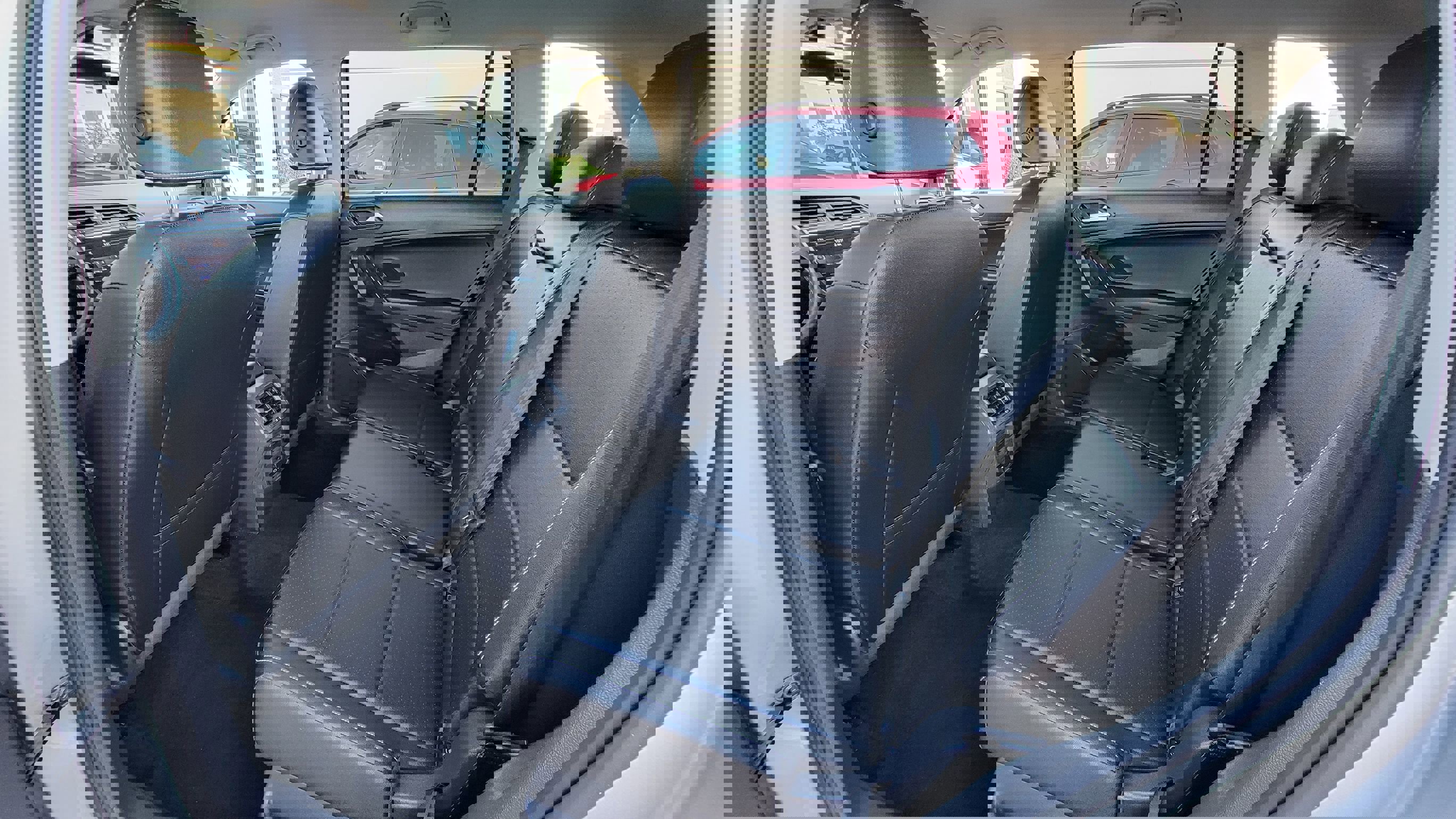 Used 2021 Volkswagen Tiguan SE image 17