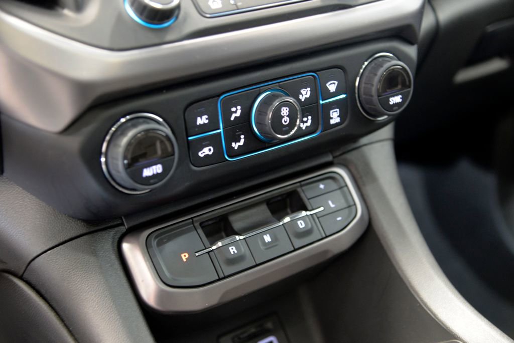 Used 2022 GMC Acadia AT4 w/ Technology Package image 25