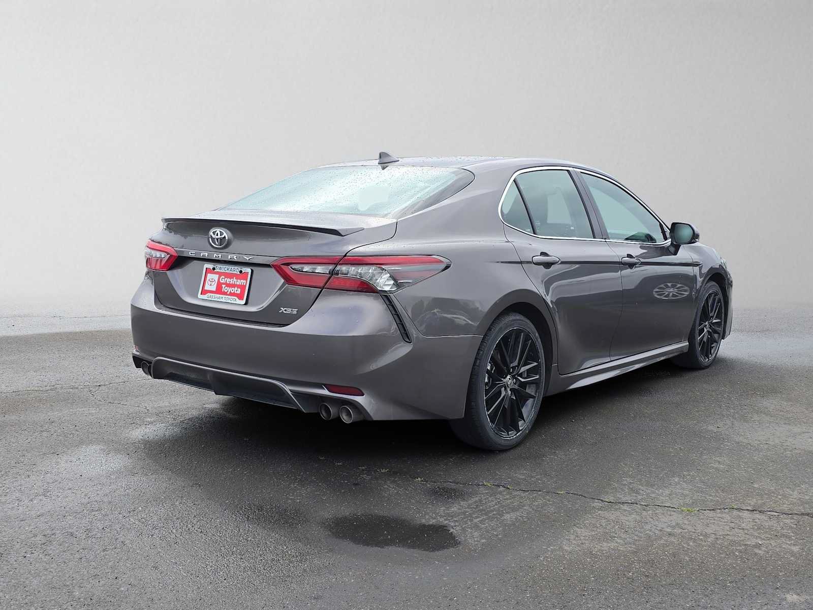 Used 2024 Toyota Camry XSE FWD image 2
