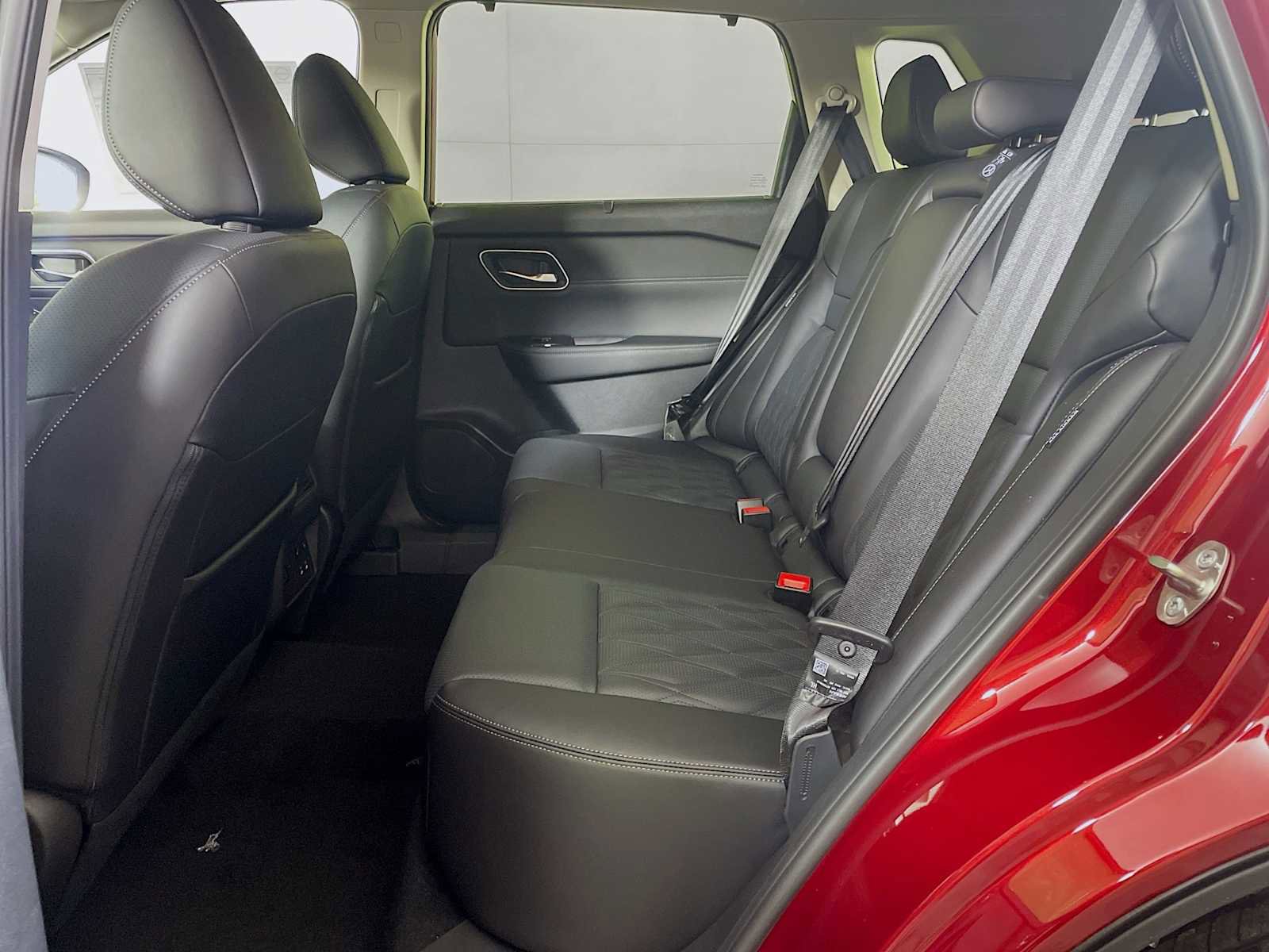 New 2026 Nissan Rogue Platinum image 5