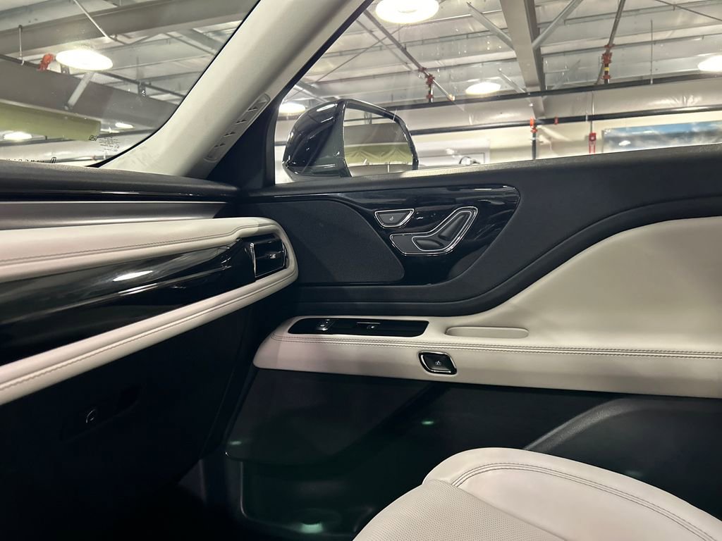 Used 2026 Lincoln Aviator AWD image 20