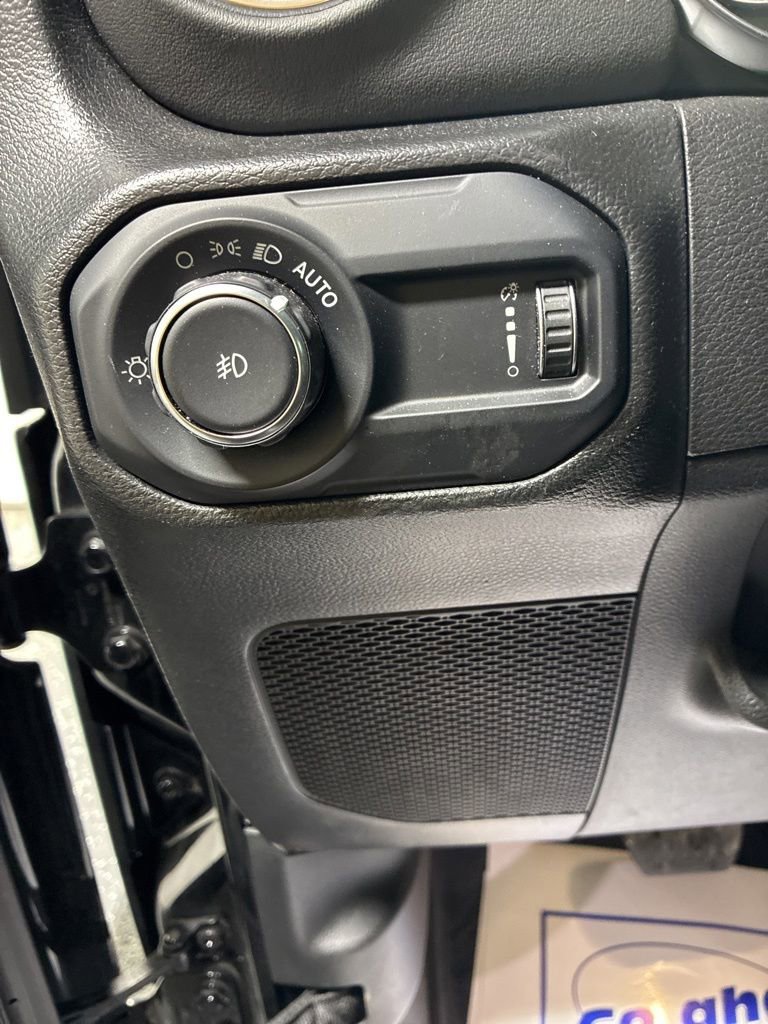 Used 2023 Jeep Wrangler Unlimited Sahara w/ LED Lighting Group AWD/4WD image 13