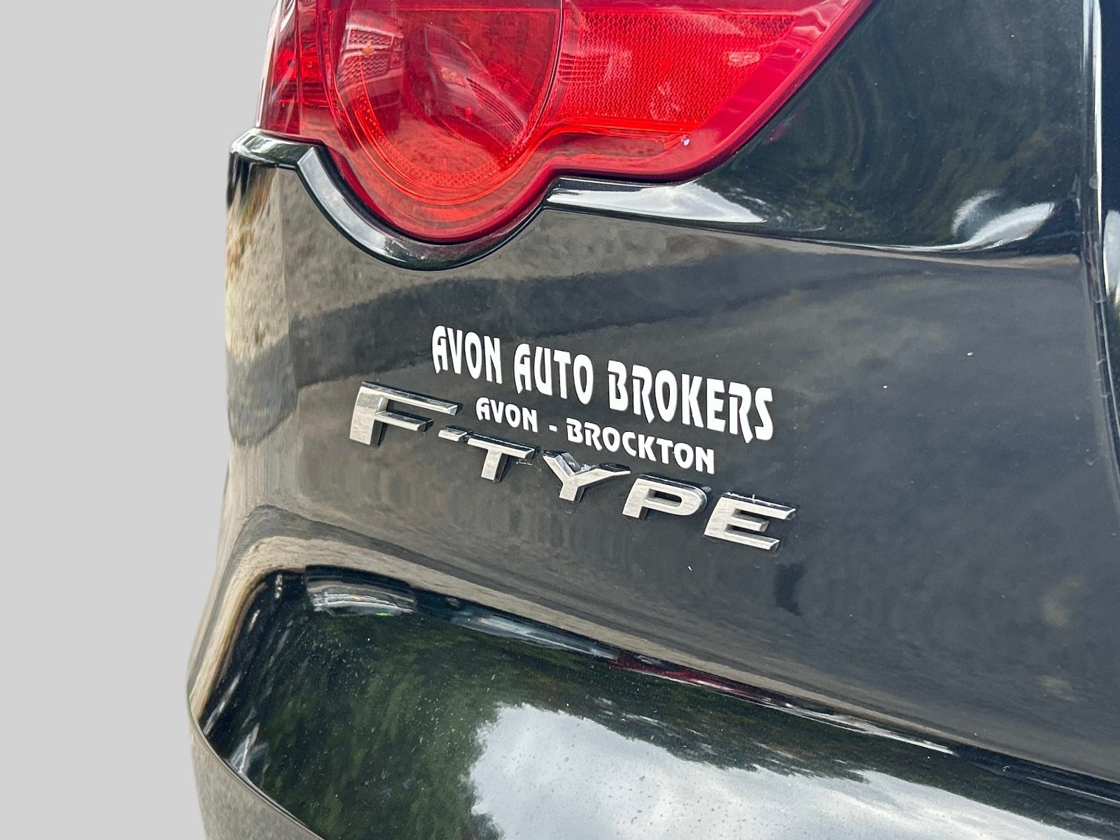 Used 2014 Jaguar F-TYPE S RWD image 12