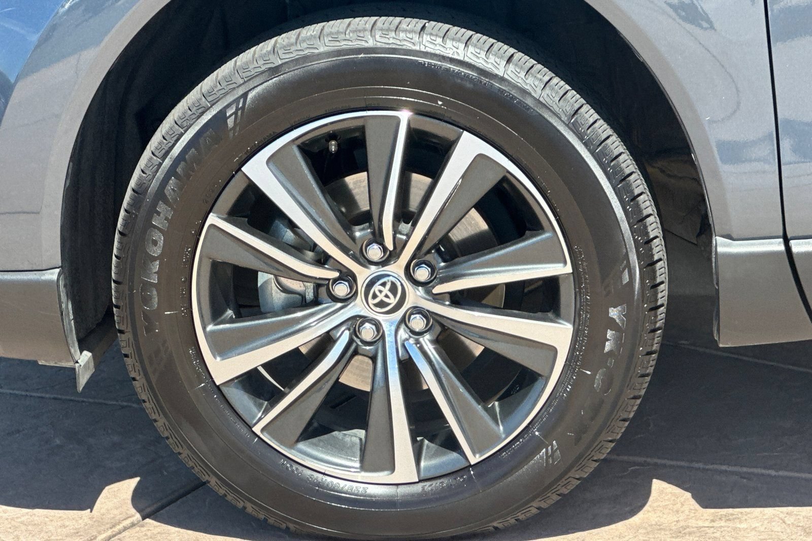 Certified 2024 Toyota Venza LE AWD/4WD image 34