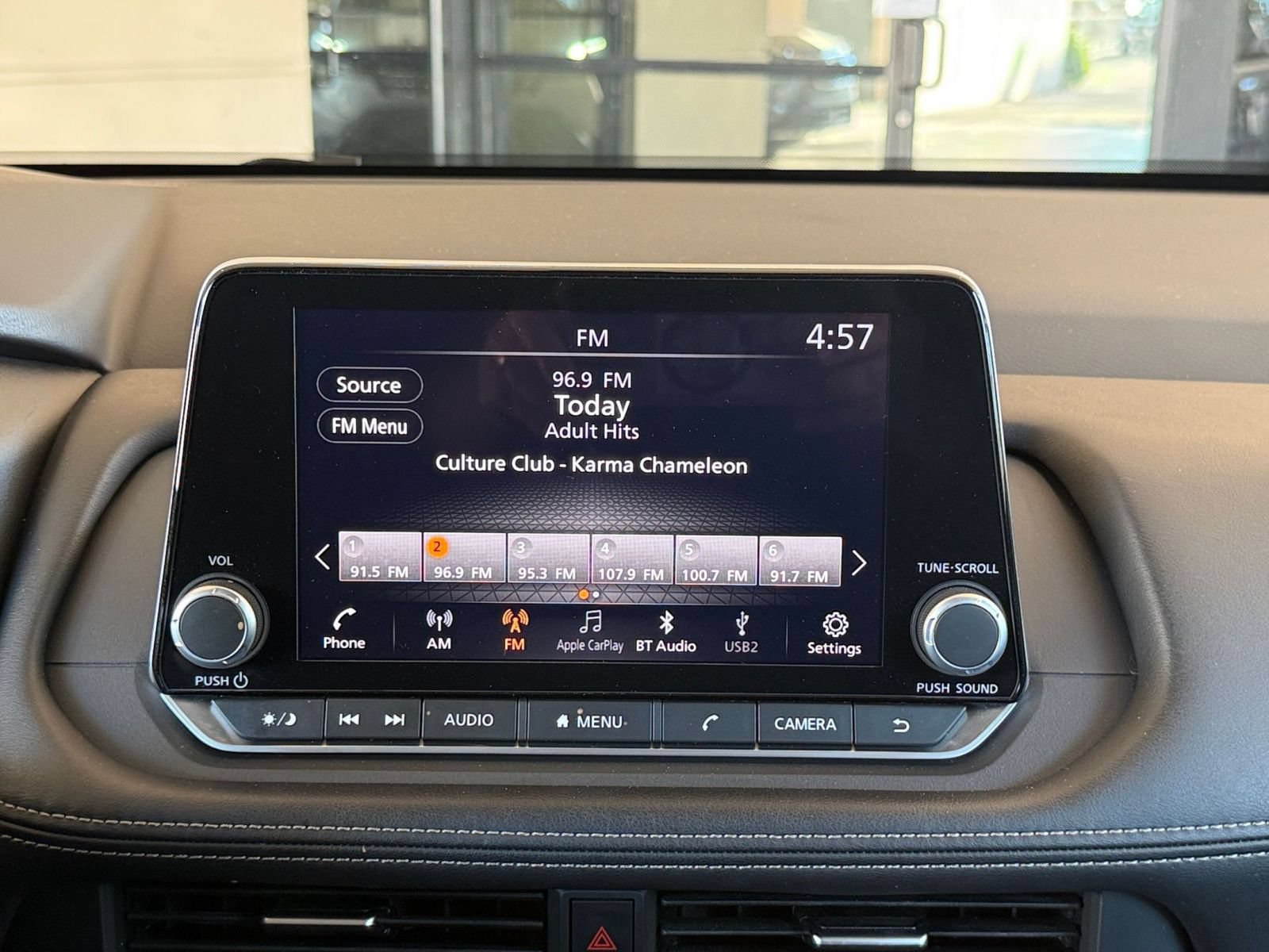 Used 2025 Nissan Rogue SV FWD image 19