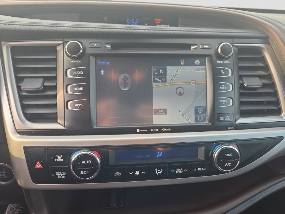 Used 2018 Toyota Highlander XLE FWD image 21