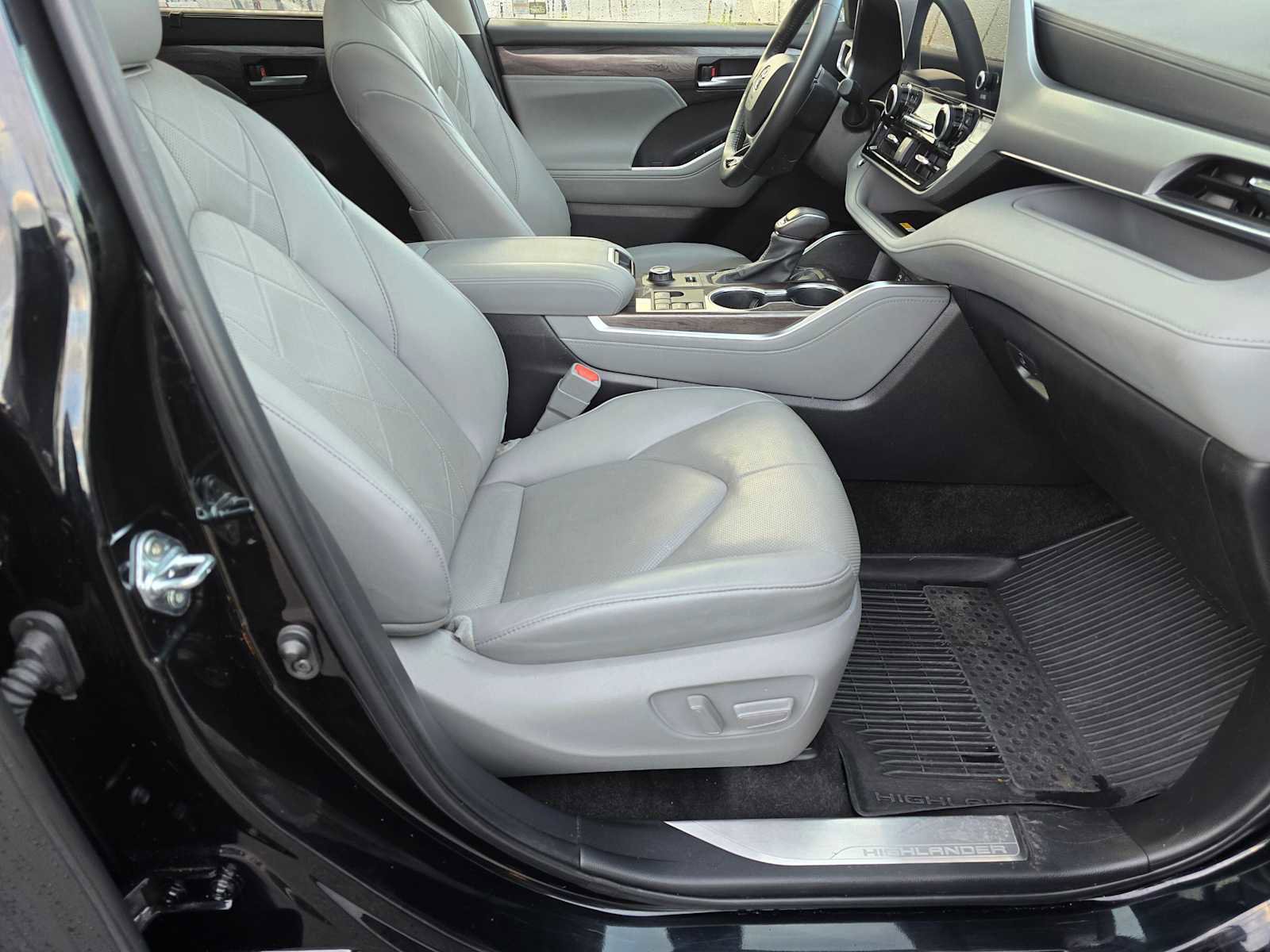 Used 2024 Toyota Highlander Platinum image 12