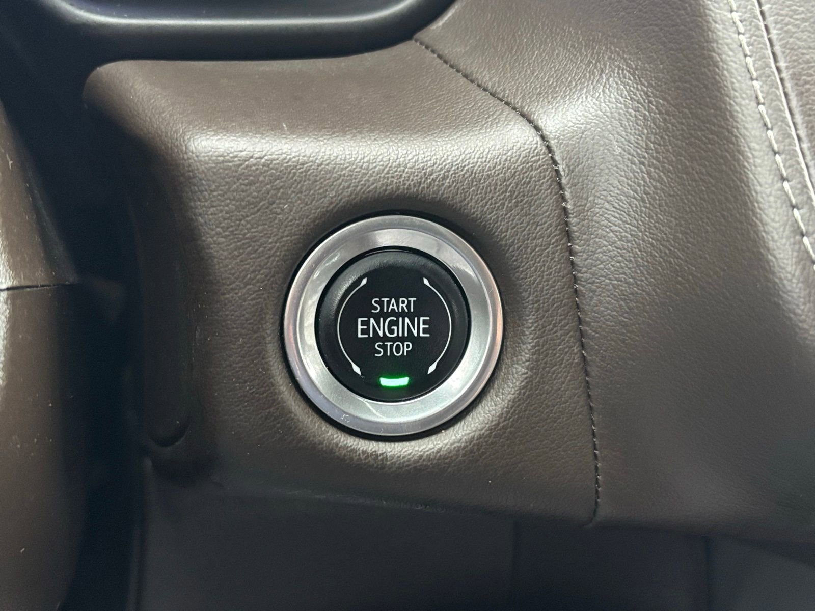 Used 2024 Chevrolet Suburban LT RWD image 25