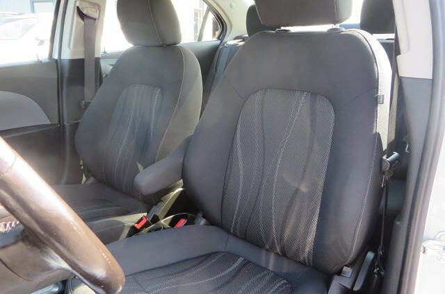 Used 2017 Chevrolet Sonic LT w/ Convenience Package image 40