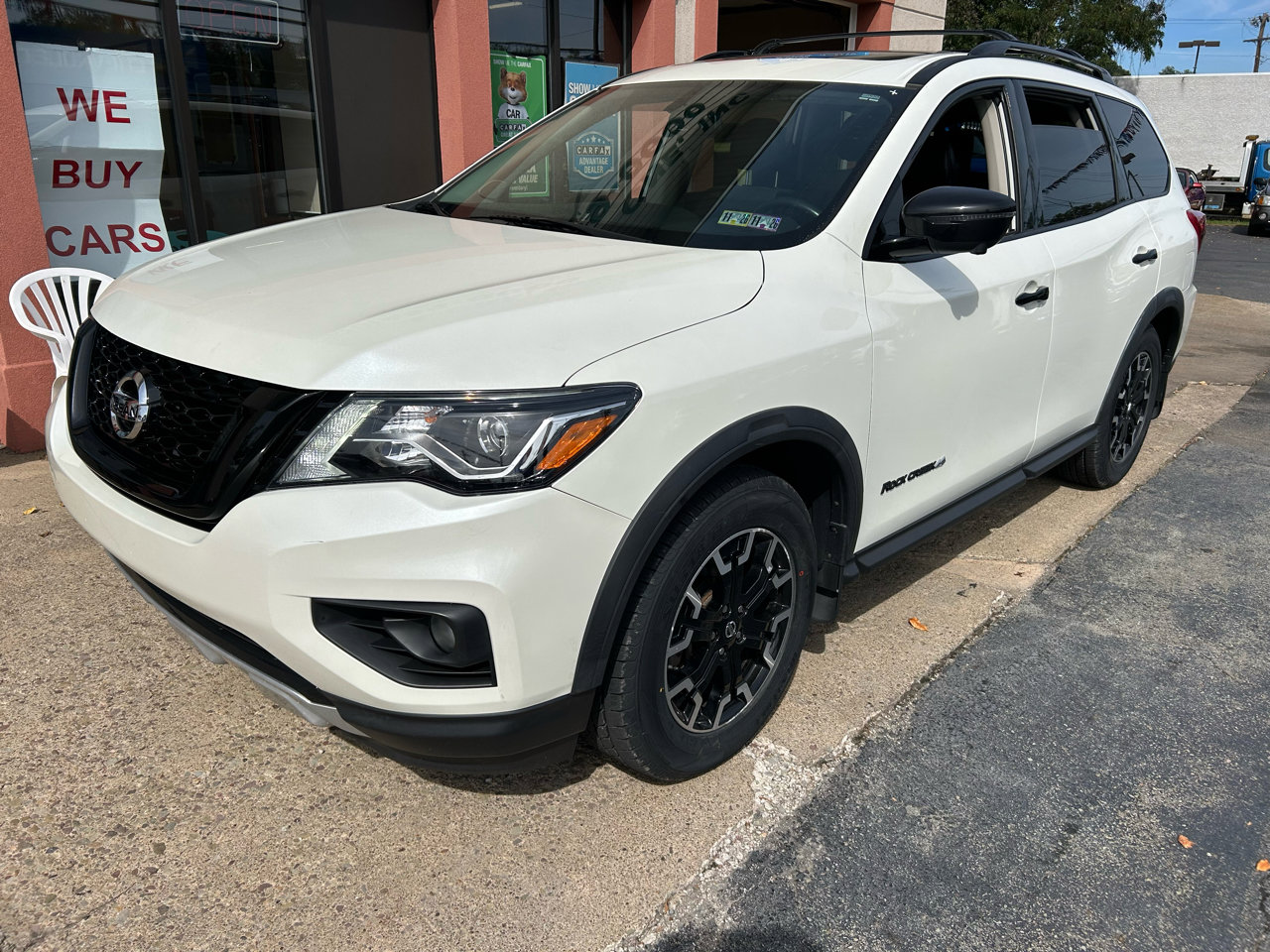 Used 2020 Nissan Pathfinder SL image 2