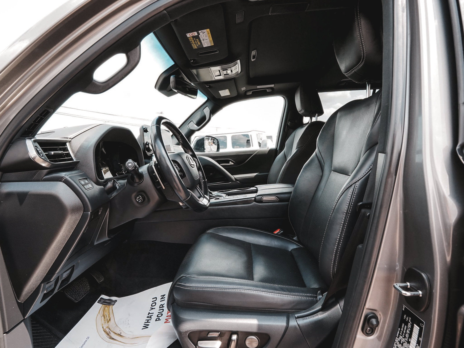 Used 2022 Lexus LX 600 4WD w/ Appearance Package image 29